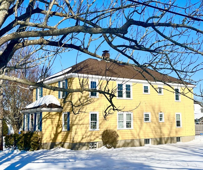 Building Photo - 52 Old Fort Rd Unit 2S