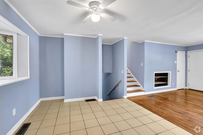 Building Photo - Beautiful, Newly Renovated 5 Bed 2 Bath si... Rental