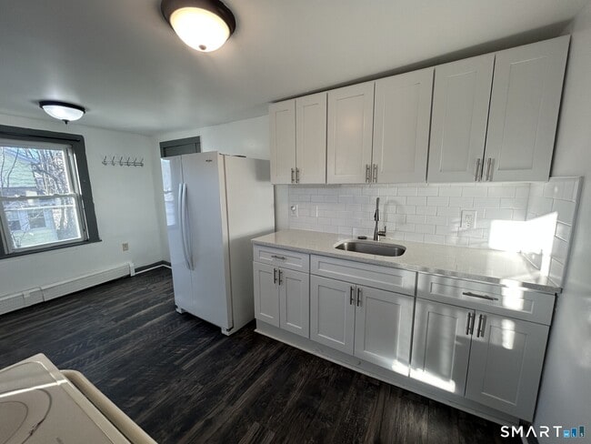 Building Photo - 288 Litchfield St Unit 2