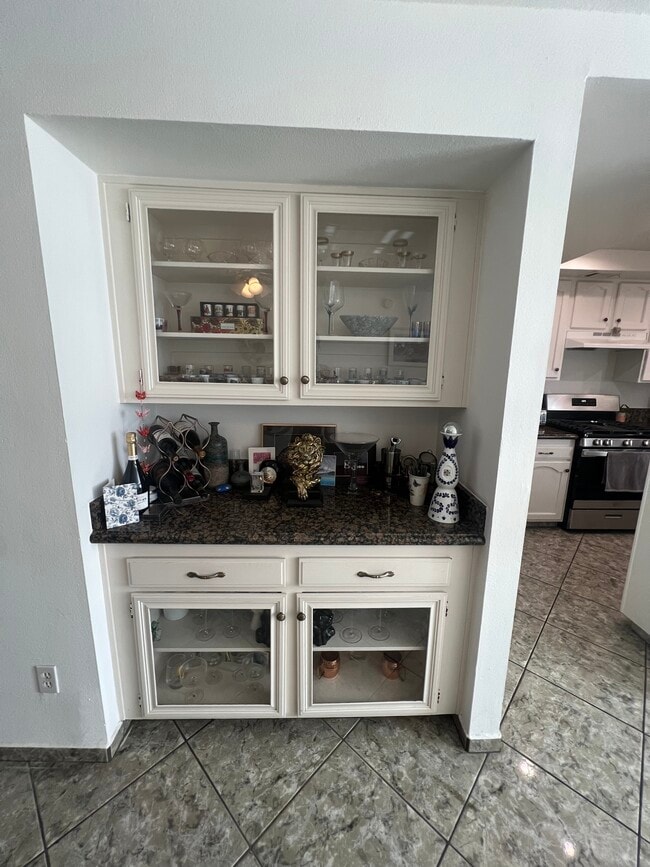 Photo - 9601 Sylmar Ave Unidad 4