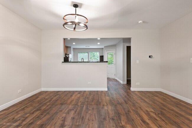 Photo - 464 Valentine Way