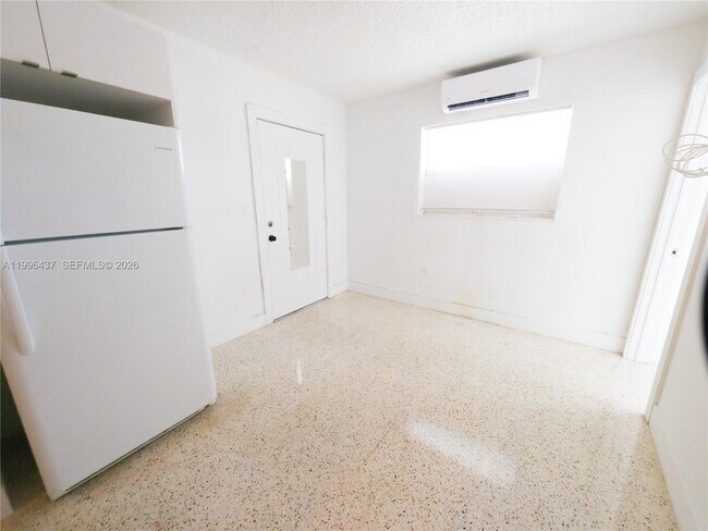 Photo - 3050 NW 21st Ave Unit 9