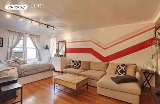Building Photo - 305 W 52nd St Rental