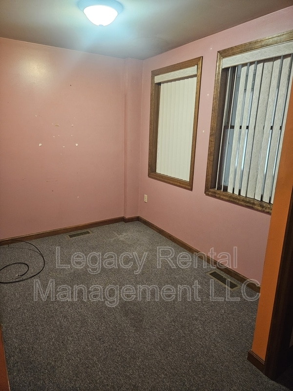 Photo - 341 W 20th St