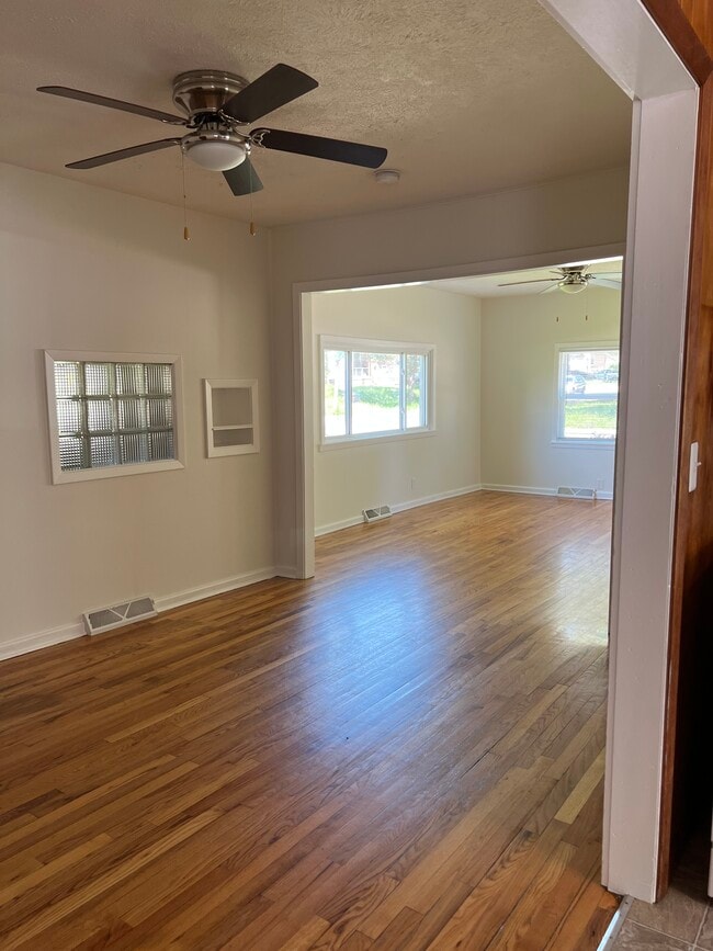 Photo - 705 Sumner St