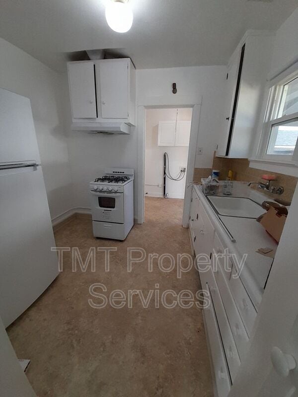 Photo - 619 E Cook St