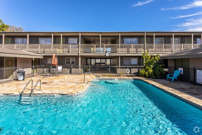 Swimming Pool - Coral Gables Apartments