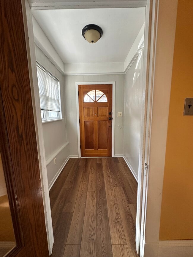 Photo - 437 Clark St