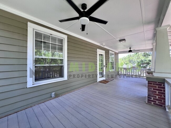 Photo - 2417B Clark Street