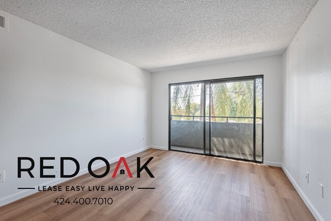 Photo - 11817 Victory Blvd Unidad 111