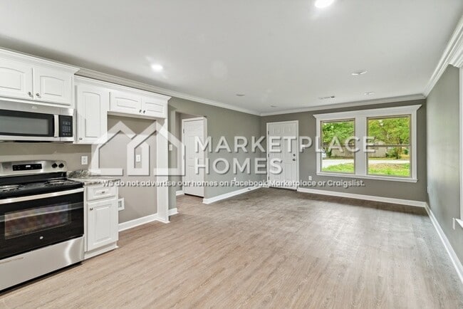 Photo - 823 W 20th St