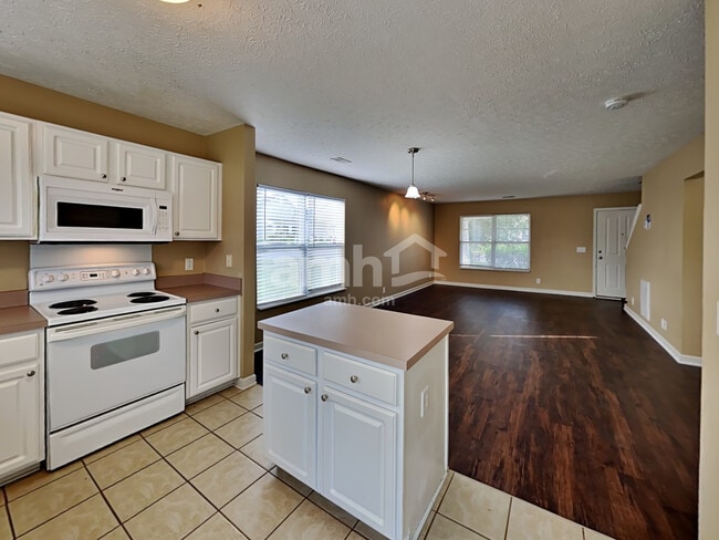 Photo - 1700 Stone Hollow Ct