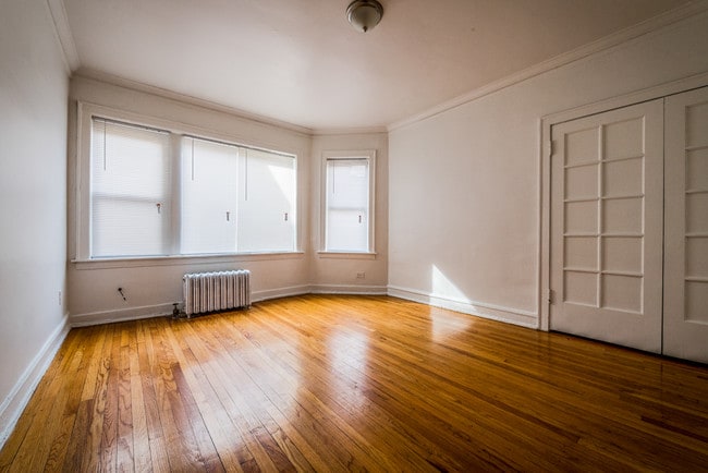 Photo - 8001-09 S Ellis Ave