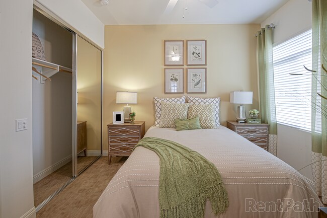 43275_belmondo_flpn2_int_bed.jpg