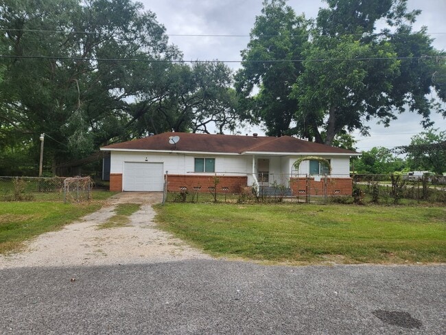 Building Photo - 402 Poplar Rental