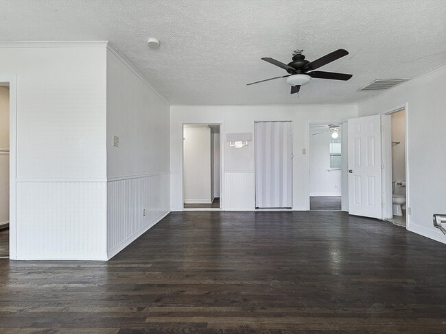 Photo - 6950 Hillcrest Ave Unit 1