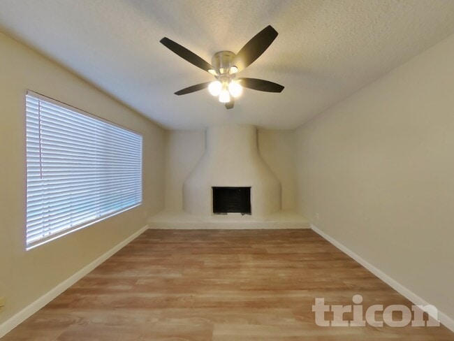 Photo - 904 W Yale Dr