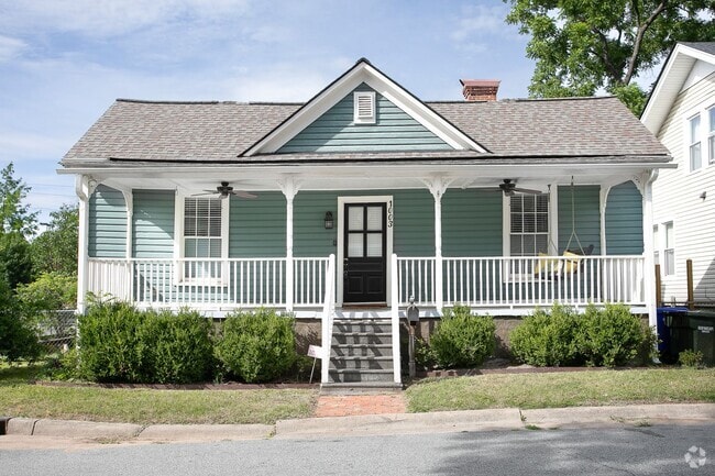 Building Photo - Gorgeous Historic 3 bed 2 bath at Golden B... Rental