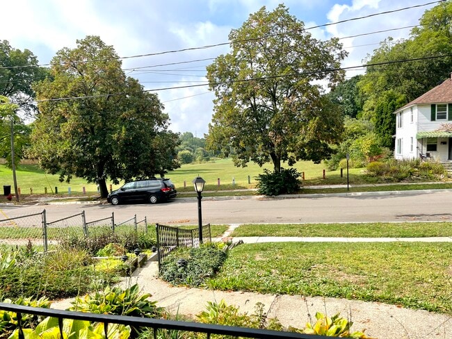 Photo - 706 Grand Ave NE