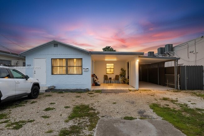 Building Photo - 3925 SW 88th Pl Unit 1 Rental