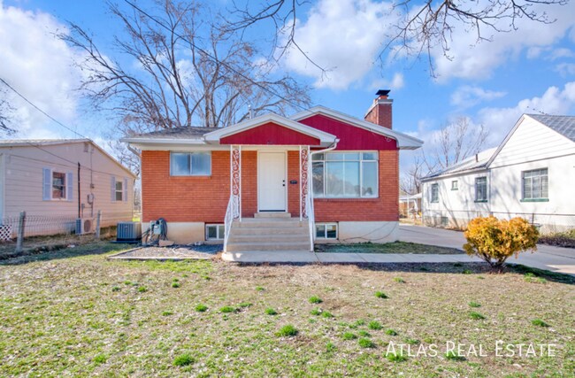 Building Photo - 725 2nd St Unit 1