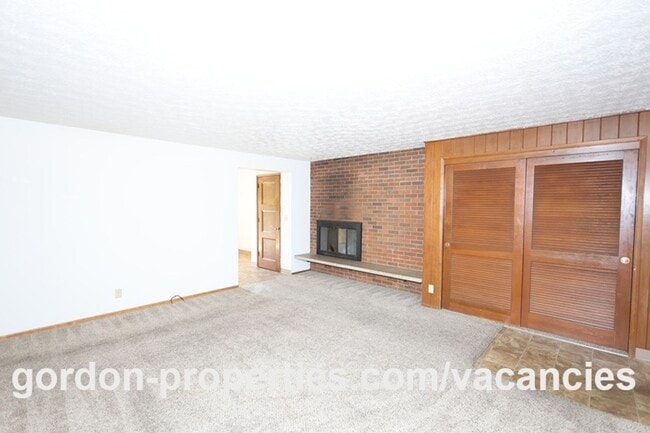 Photo - SE Cedar Ave - Single level 2 bedroom unit in duplex