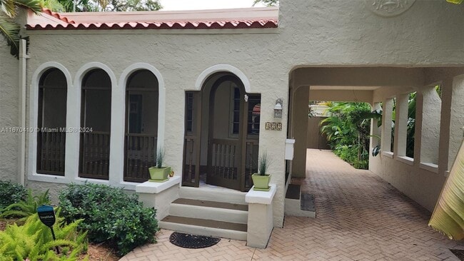 422 Majorca Ave