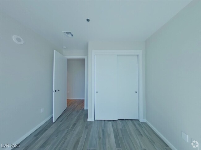 Building Photo - 4471 Dean Martin Dr Unit 2209 Rental
