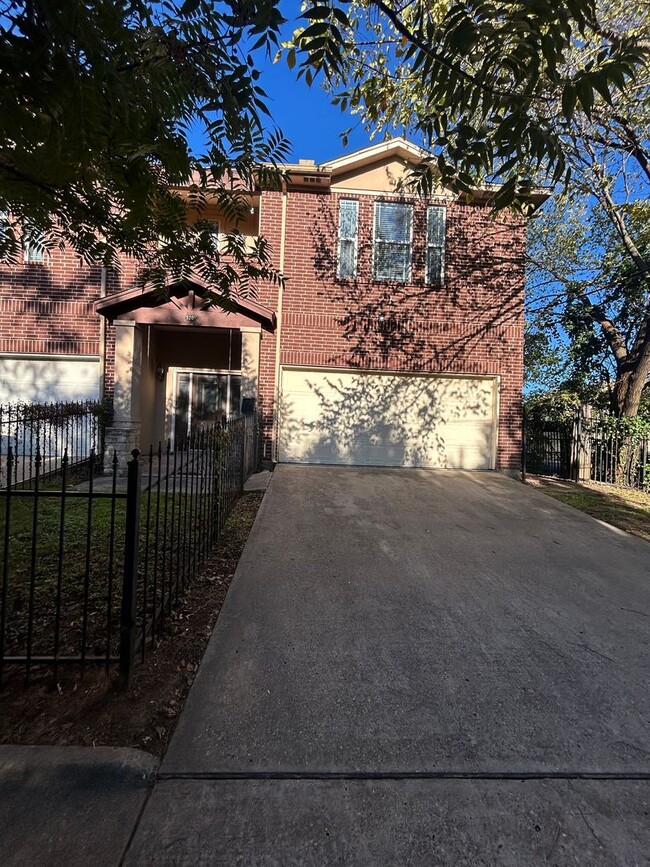 Building Photo - 520 Alcalde St Unit 520 ALCALDE ST Rental