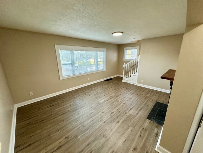 Photo - 1516 Crescent Rd SW