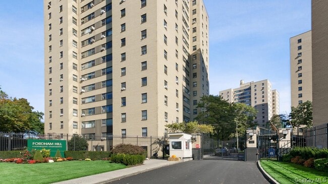 Building Photo - 1 Fordham Hill Oval Unit 1E