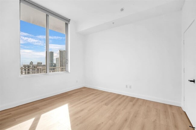 Photo - 325 S Biscayne Blvd Unit LPH17