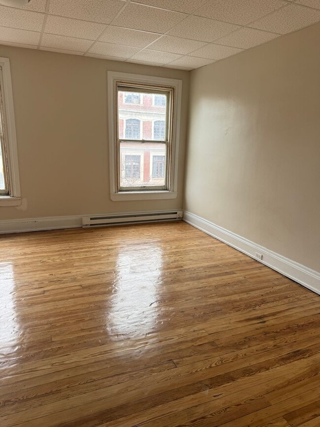 Photo - 32 W High St Unidad 300