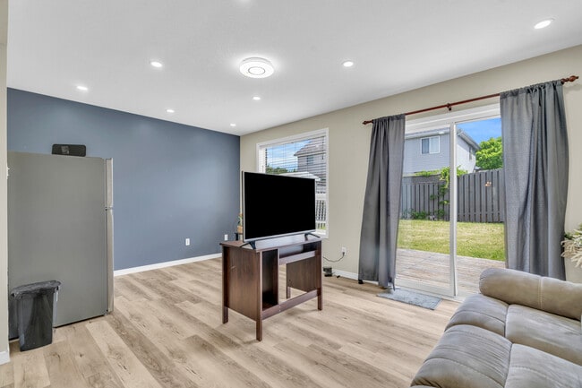 Photo - 73 Swift Cres