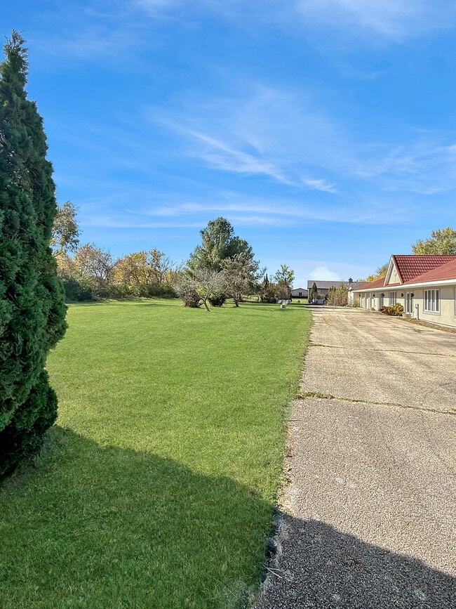 Photo - 33053 Pamrich Dr