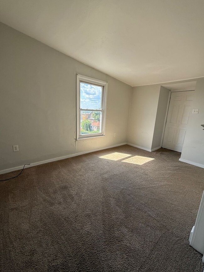 Photo - 1 Bed 1 Bath in Swissvale Unit 3