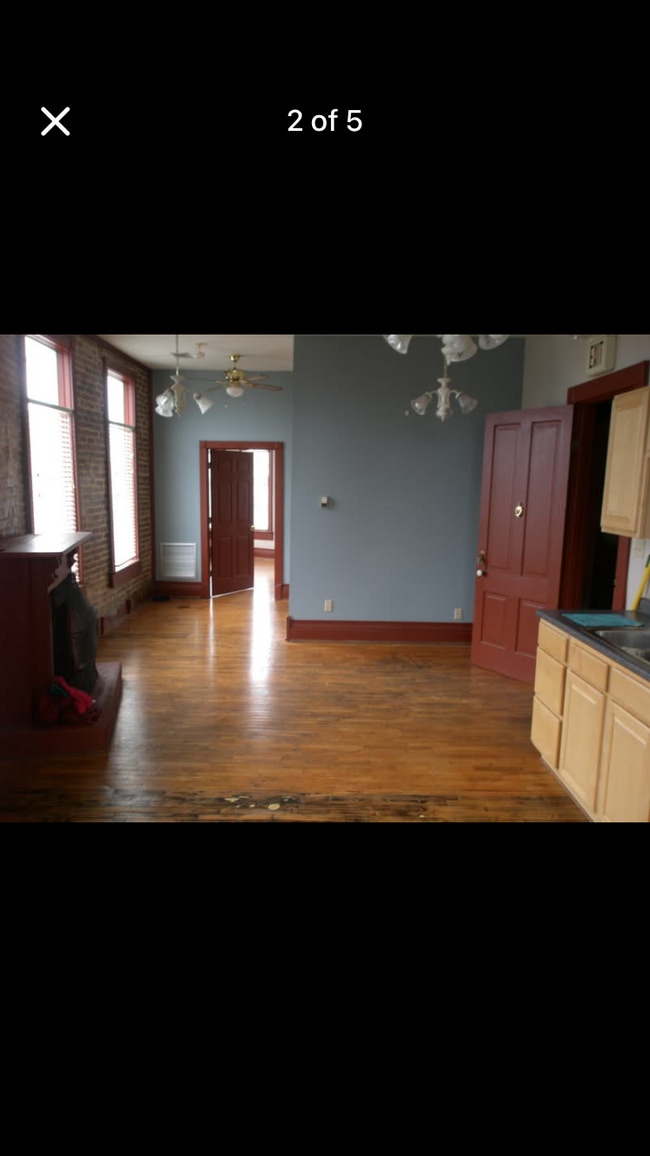 140 E Main St