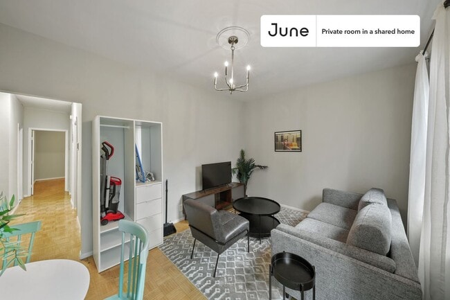 Room in Shared 3 bed/1 bath home in Hamilton Heights