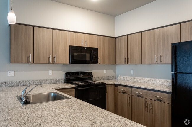 2BR, 2BA - 1,001 SF - Northbrook Village