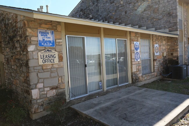 Oficina de arrendamiento - Woodland Ridge