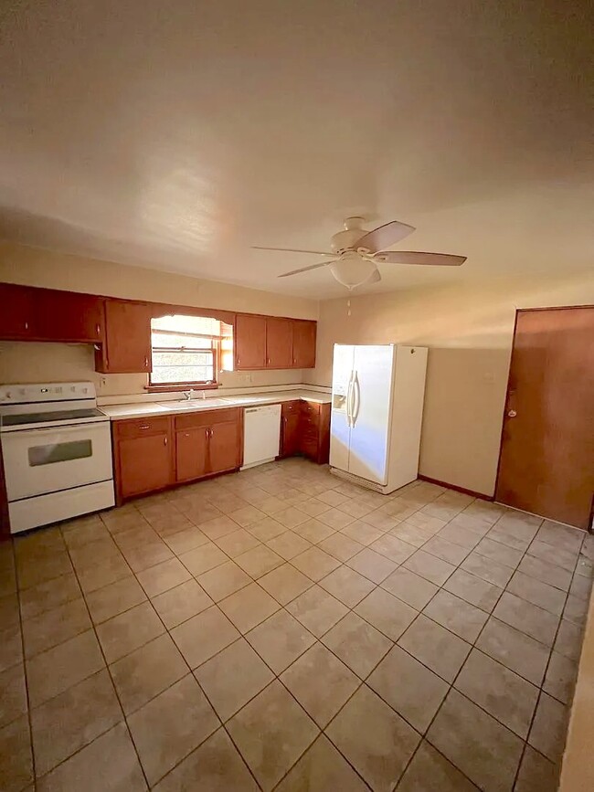 Photo - 310 S 10th St