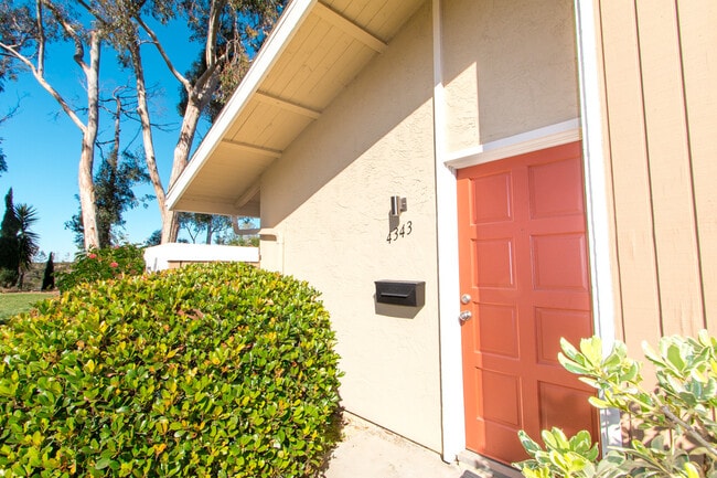 Elegantly Upgraded 2 Bed/1 Bath Condo in U... - Elegantly Upgraded 2 Bed/1 Bath Condo in U...