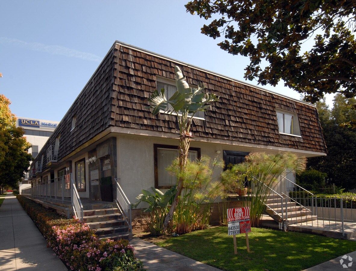 1402 Arizona Ave. - 1402 Arizona Ave. Apartments
