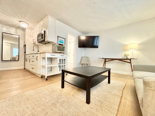 Building Photo - 1102 11th St Unit 106 Rental
