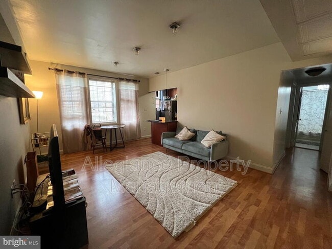 Photo - 1808 Queens Ln