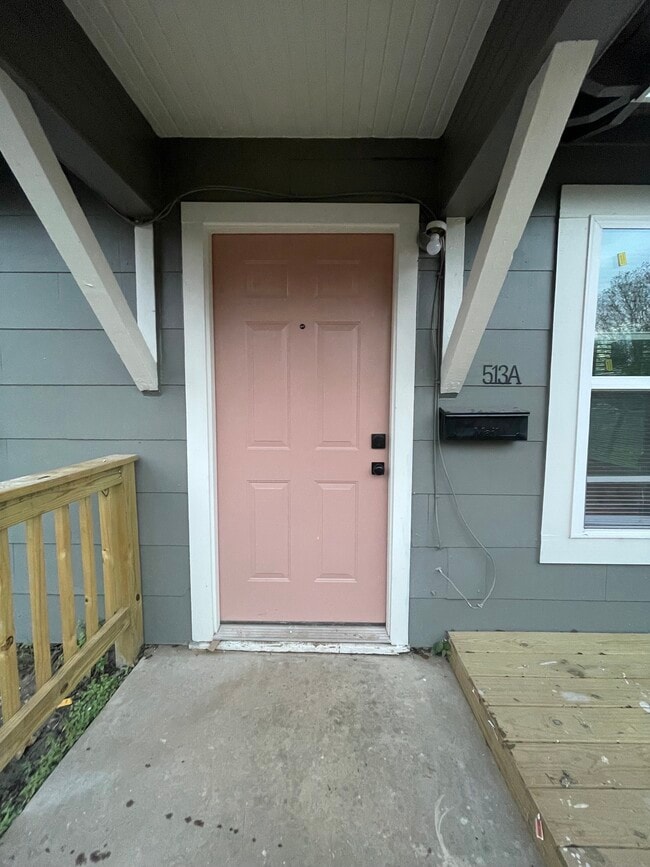 Building Photo - 513 W Duncan St Unit 513A Rental