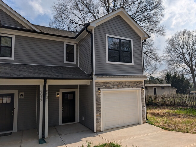 Room in Townhome on Pleasant Grove Rd