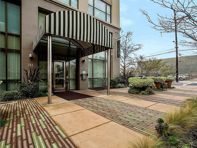 Building Photo - 311 2nd St Unit 603