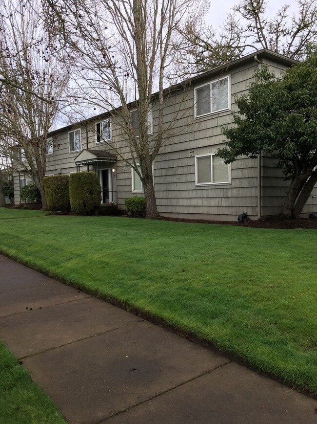 Photo - (UNM)  2 bed/1 bath Apartment Unidad 325 -09