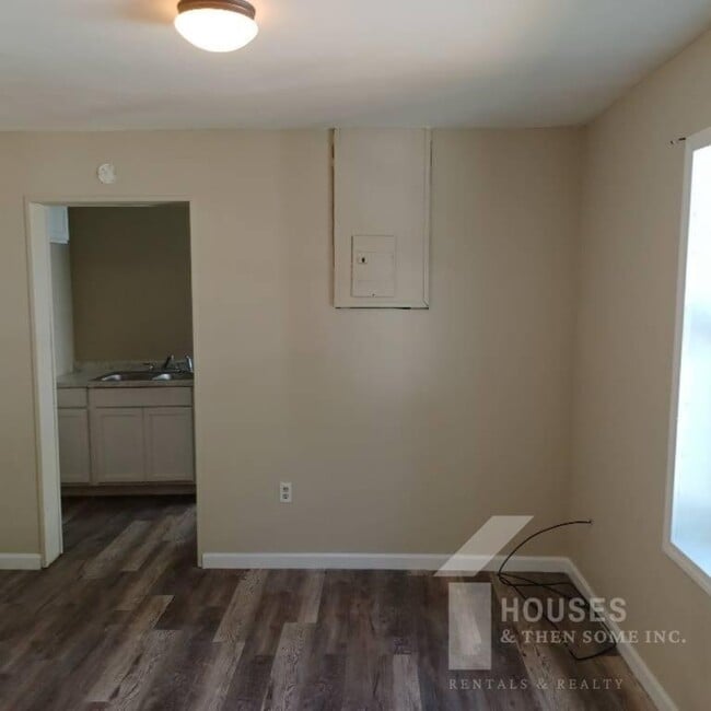 Photo - 120 Owens St